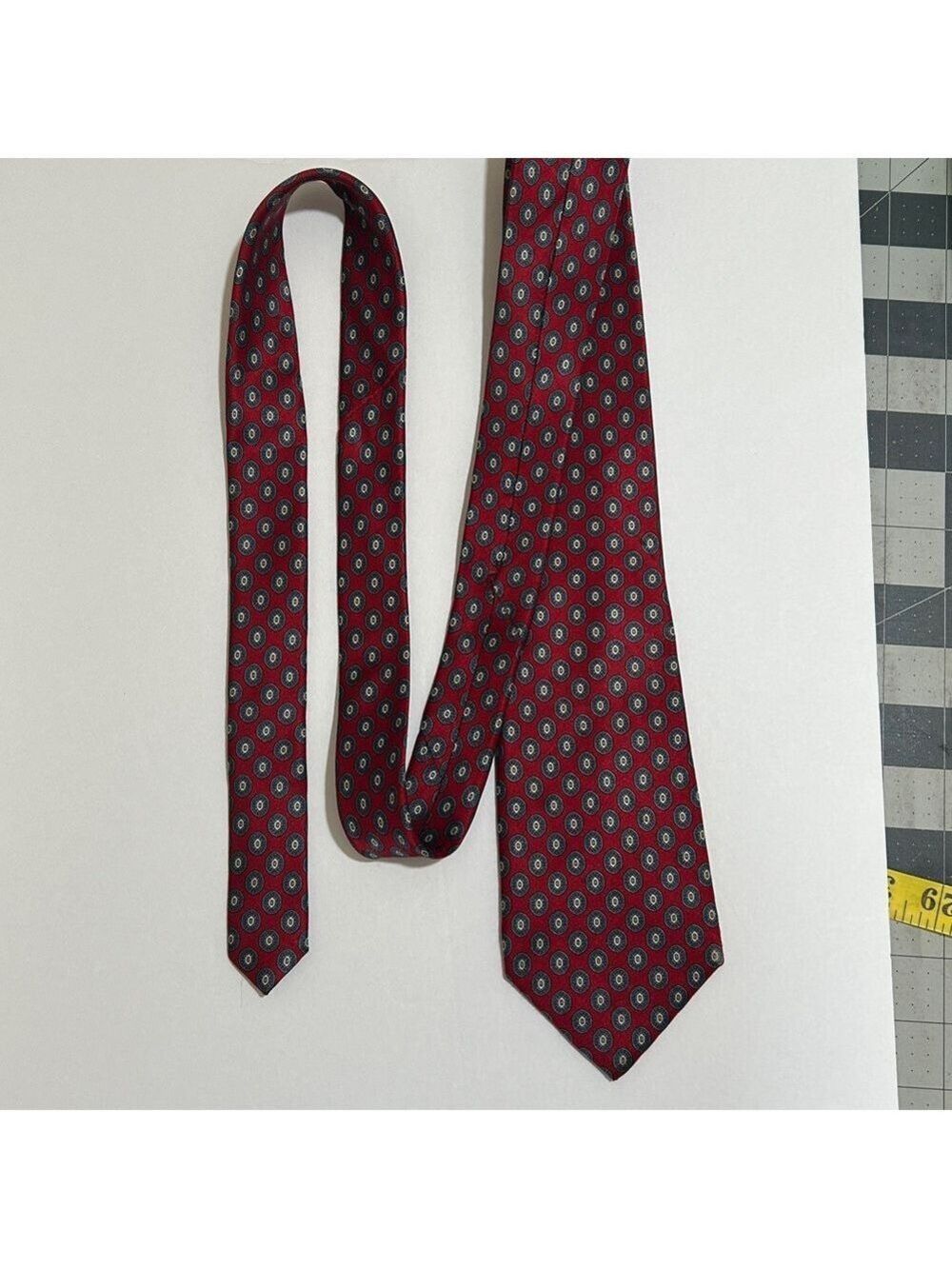 Johnny Carson vintage Elegant Paisley and Geometric Patterned Ties. Set of 2. - Picture 6 of 10
